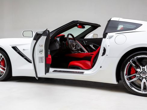 Used 2018 Chevrolet Corvette Stingray Coupe w/ 2LT Preferred Equipment Group image 22