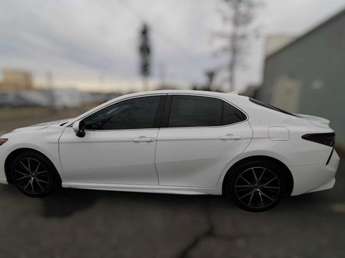 Used 2023 Toyota Camry SE image 12