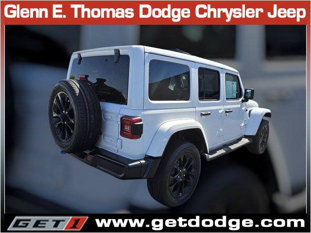 Used 2023 Jeep Wrangler Unlimited Sahara w/ Cold Weather Group AWD/4WD image 7