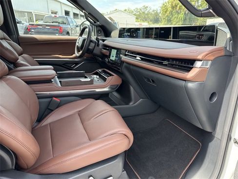 New 2025 Lincoln Navigator Reserve image 14