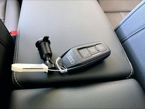 Used 2025 Audi Q5 Premium w/ Convenience Package AWD/4WD image 35