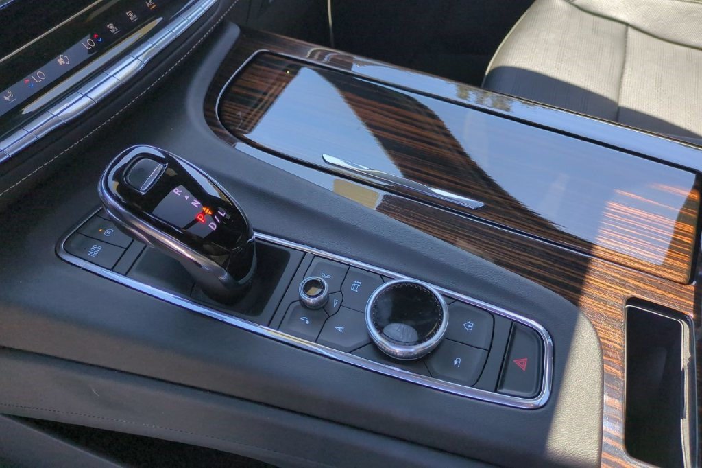Certified 2023 Cadillac Escalade ESV Premium Luxury w/ Performance Package AWD/4WD image 11