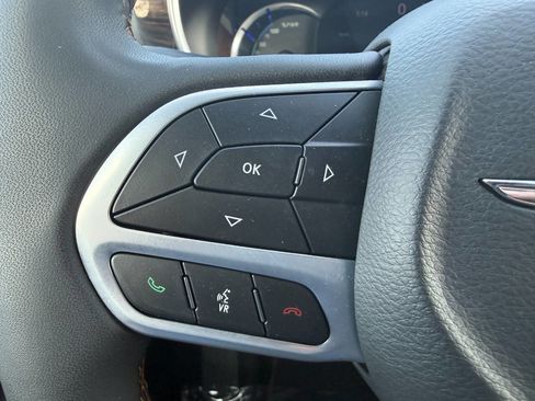 Used 2023 Chrysler Pacifica Pinnacle image 38