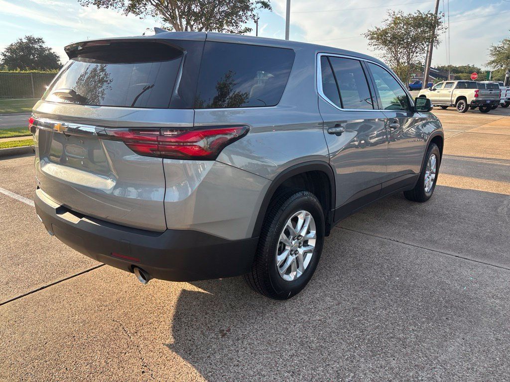 Used 2023 Chevrolet Traverse LS w/ Safety Package FWD image 5