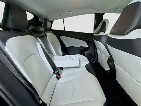 Used 2019 Toyota Prius XLE image 19