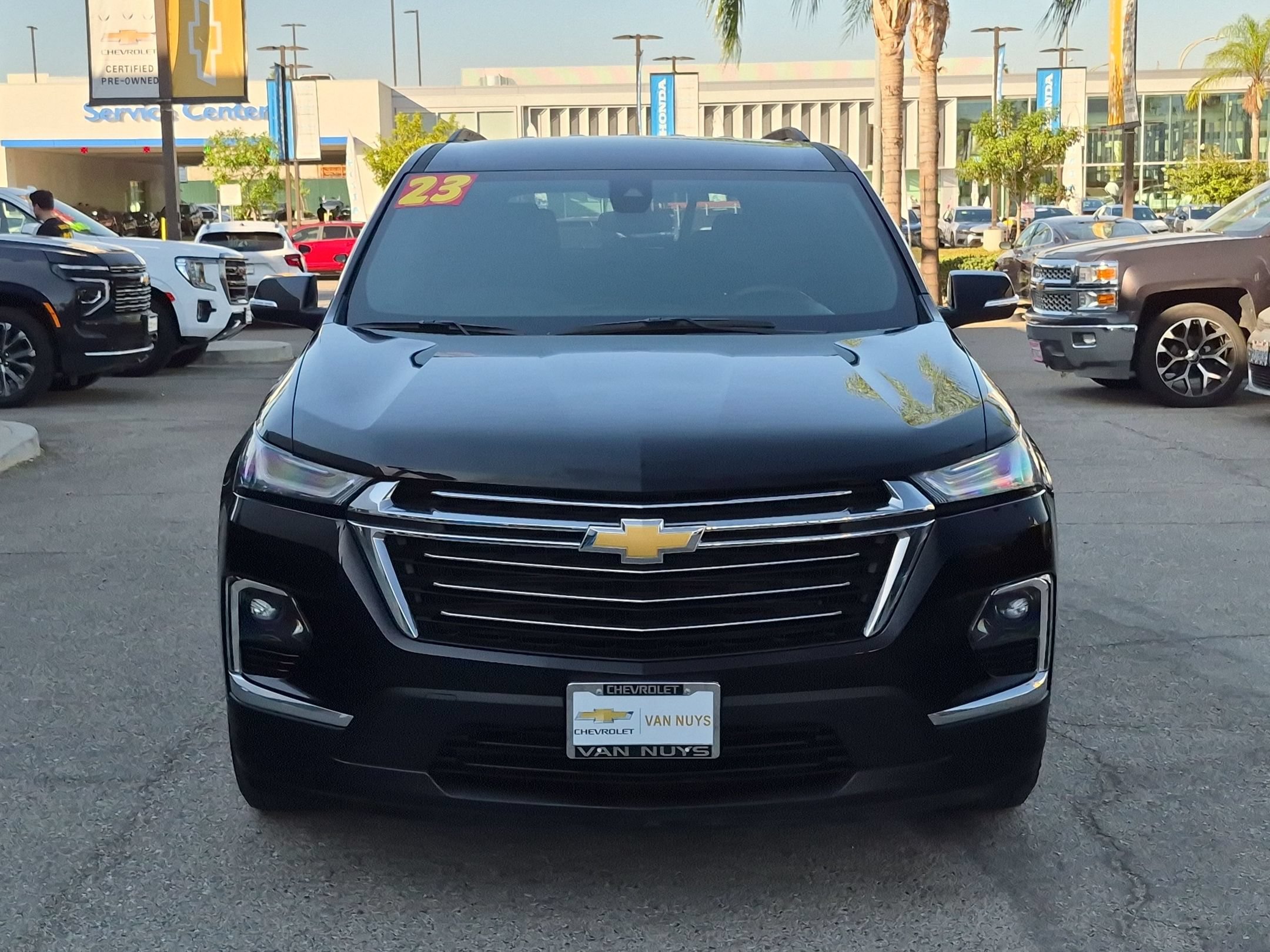 Used 2023 Chevrolet Traverse LT w/ LPO, Floor Liner Package FWD image 2