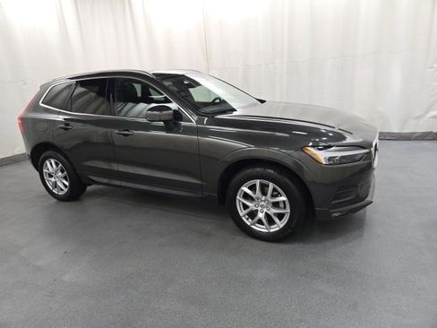 Used 2021 Volvo XC60 T5 Momentum image 1