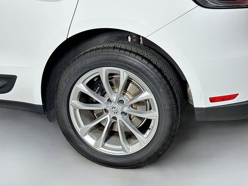 Used 2025 Porsche Macan image 34
