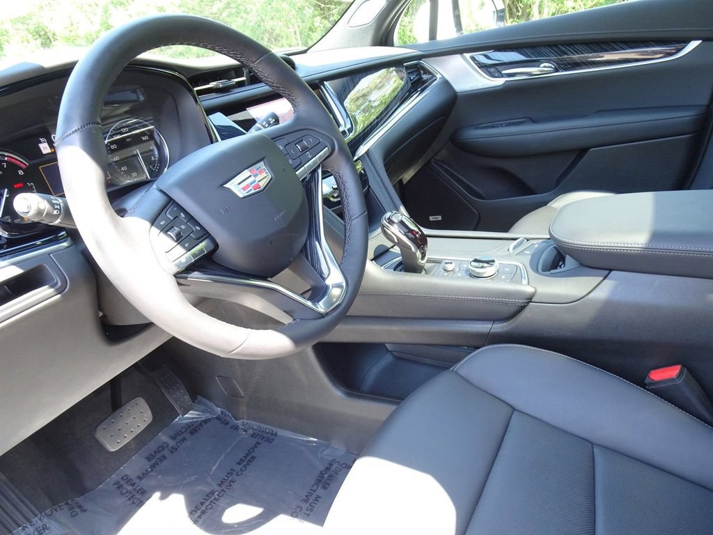 Certified 2025 Cadillac XT6 Premium Luxury w/ LPO, Floor Liner Package AWD/4WD image 9