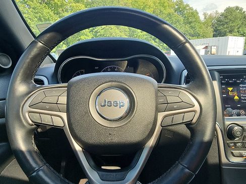 Used 2018 Jeep Grand Cherokee Altitude AWD/4WD image 15