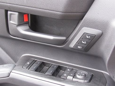 Certified 2025 Toyota 4Runner TRD Off-Road Premium image 38