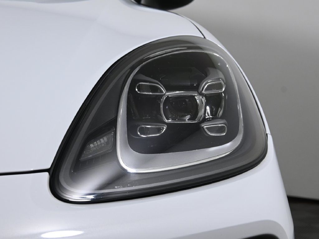 Used 2023 Porsche Cayenne AWD/4WD image 11