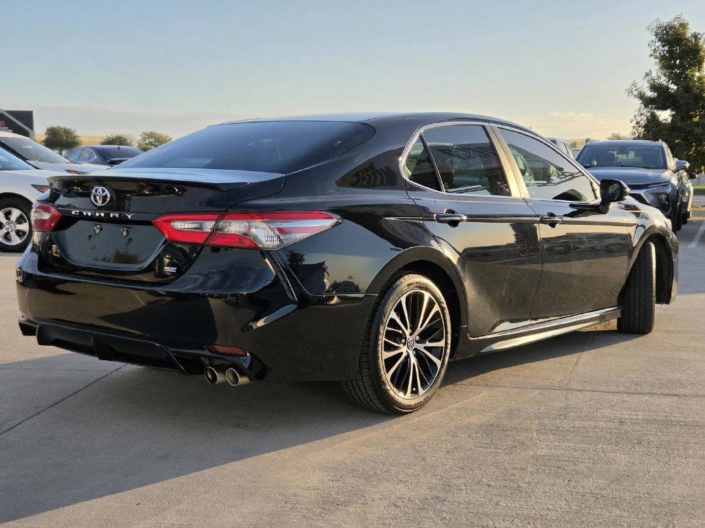 Used 2018 Toyota Camry SE w/ Moonroof Package FWD image 4