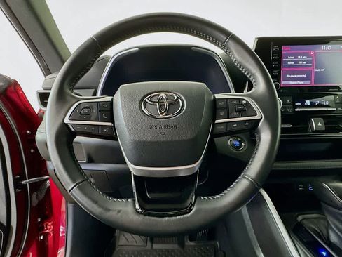 Used 2022 Toyota Highlander XSE image 16