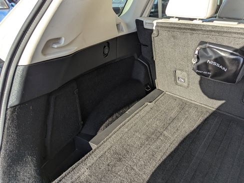 Used 2021 Nissan Rogue SV w/ Premium Package image 40