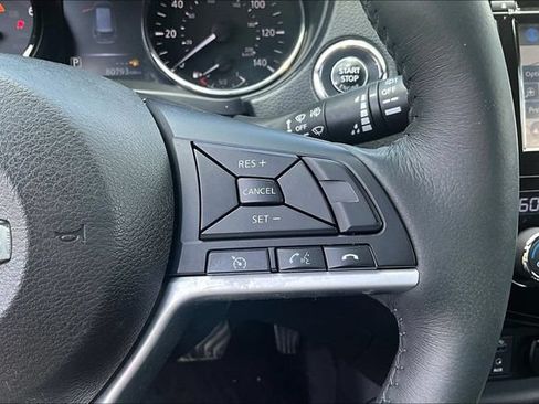 Used 2017 Nissan Rogue SV w/ SV Premium Package AWD/4WD image 12