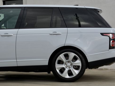 Used 2019 Land Rover Range Rover Supercharged image 11