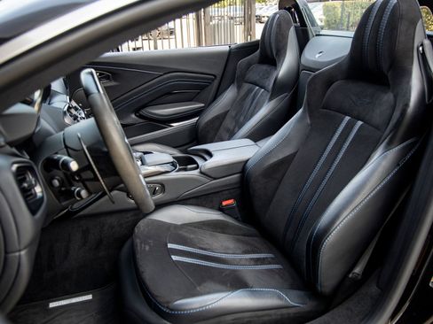 Used 2022 Aston Martin V8 Vantage Roadster RWD image 26