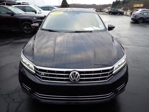 Used 2018 Volkswagen Passat 2.0T R-Line w/ R-Line Lighting Package image 8