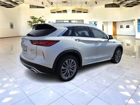 New 2025 INFINITI QX50 Luxe image 7