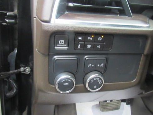Used 2025 Chevrolet Tahoe LT RWD image 17