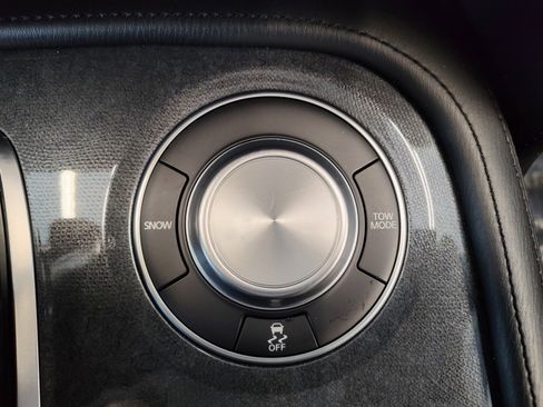 Used 2024 Nissan Armada SV RWD image 35