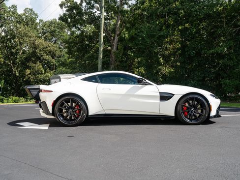 Used 2019 Aston Martin V8 Vantage Coupe RWD image 13