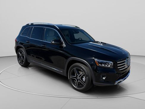 Used 2026 Mercedes-Benz GLB 250 4MATIC image 7