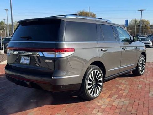 Used 2022 Lincoln Navigator Black Label AWD/4WD image 2
