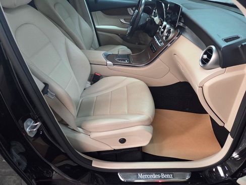 Used 2020 Mercedes-Benz GLC 300 4MATIC w/ Parking Assistance Package image 13