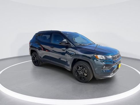 New 2026 Jeep Compass Latitude image 2