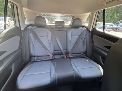 Used 2026 Volkswagen Tiguan SE FWD image 38