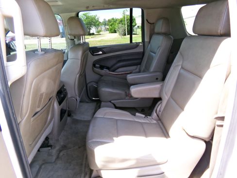 Used 2015 Chevrolet Suburban LTZ RWD image 13
