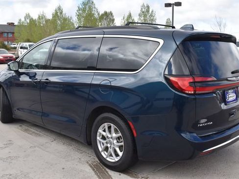 Used 2022 Chrysler Pacifica Touring-L FWD image 7