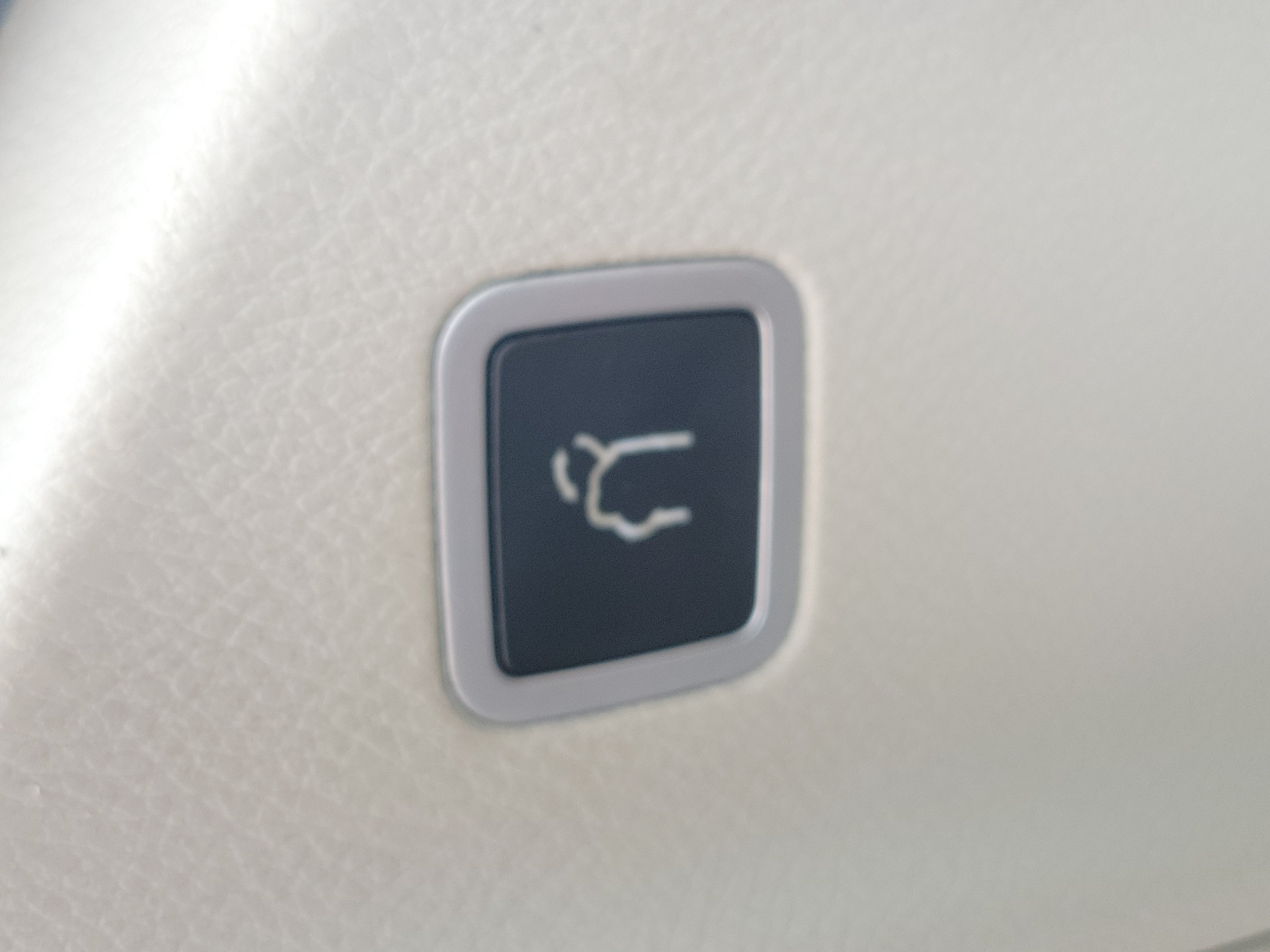Used 2017 Chrysler Pacifica Limited w/ UConnect Theater Package FWD image 8