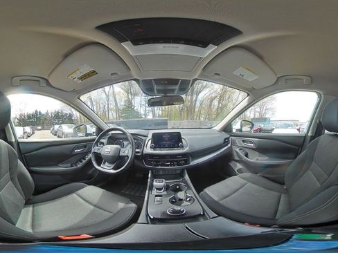 Used 2025 Nissan Rogue SV AWD/4WD image 40