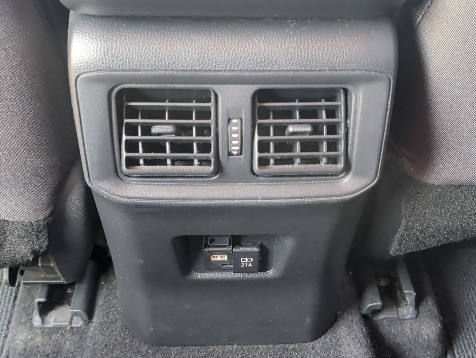 Used 2021 Toyota RAV4 XLE w/ Convenience Package FWD image 26