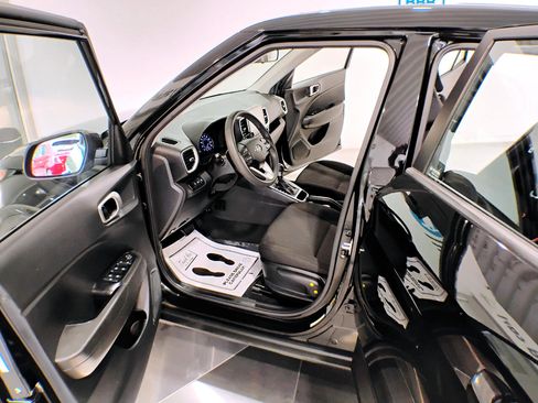 Used 2021 Hyundai Venue SE image 40