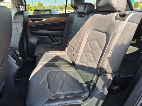 Used 2025 Volkswagen Atlas SE FWD image 28