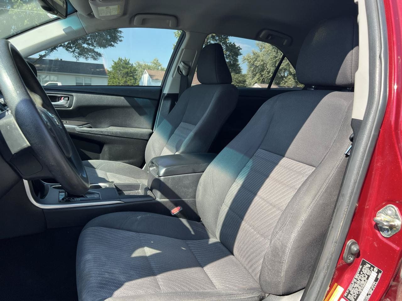 Used 2017 Toyota Camry LE FWD image 19