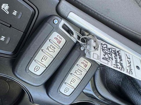 Used 2015 Hyundai Sonata Hybrid image 18