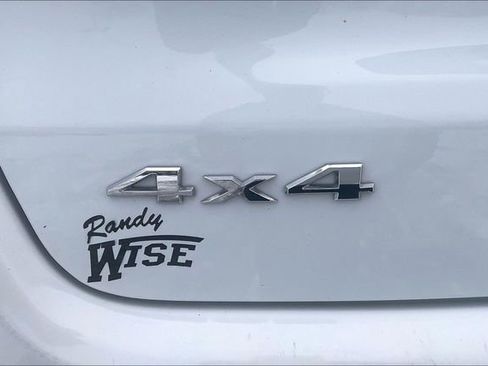 Used 2024 Jeep Compass Latitude image 8