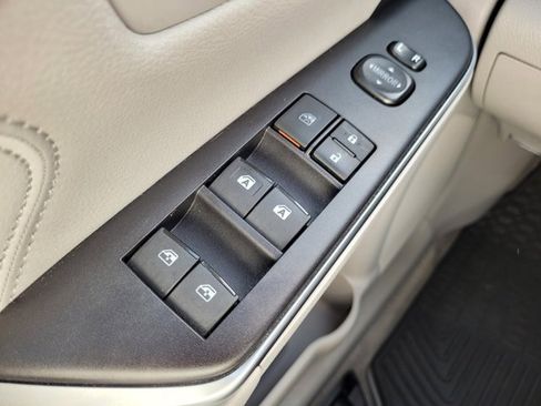 Used 2017 Toyota Camry XLE image 21