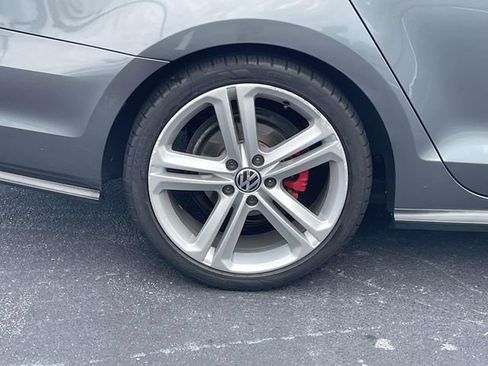 Used 2017 Volkswagen Jetta GLI FWD image 10