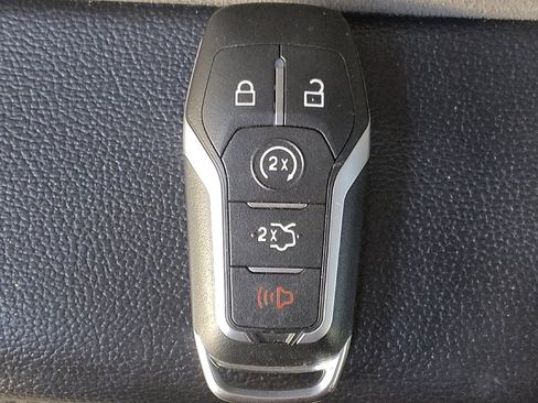 Used 2017 Ford Explorer XLT w/ Equipment Group 202A FWD image 32
