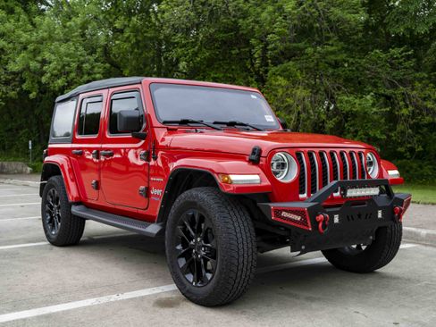 Used 2022 Jeep Wrangler Unlimited Sahara AWD/4WD image 2