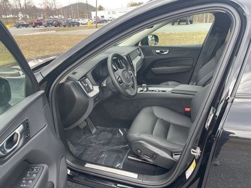 Used 2025 Volvo XC60 B5 Plus w/ Climate Package AWD/4WD image 7