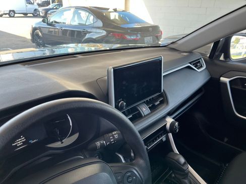 Used 2025 Toyota RAV4 XLE image 18