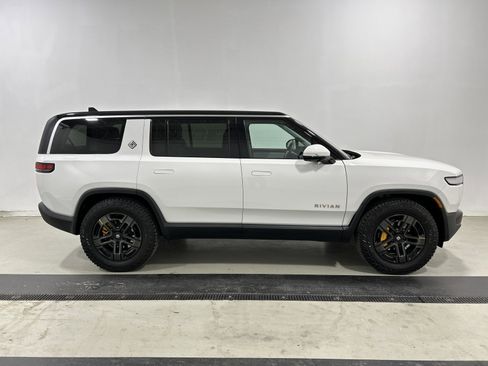 Used 2023 Rivian R1S Adventure image 6