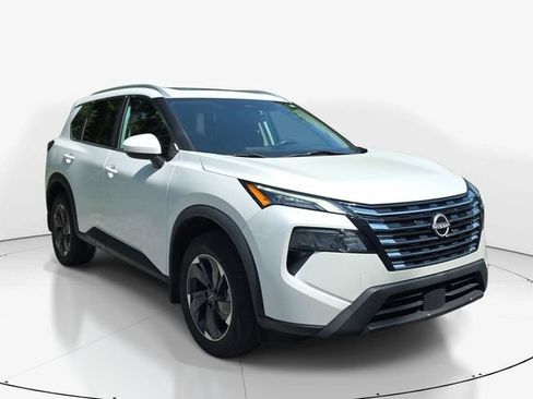 Used 2024 Nissan Rogue SV w/ SV Premium Package FWD image 3